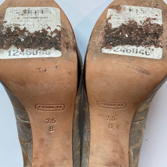 LAST CHANCE!  COACH "Tristian" Signature Pattern Pump in Gold - Picture 13 of 13